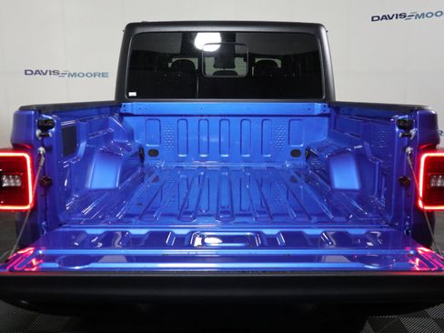 New 2025 Jeep Gladiator Sport AWD/4WD image 8