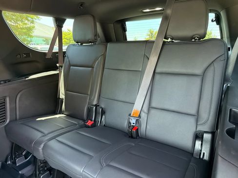 Used 2024 Chevrolet Suburban Z71 w/ Luxury Package AWD/4WD image 39