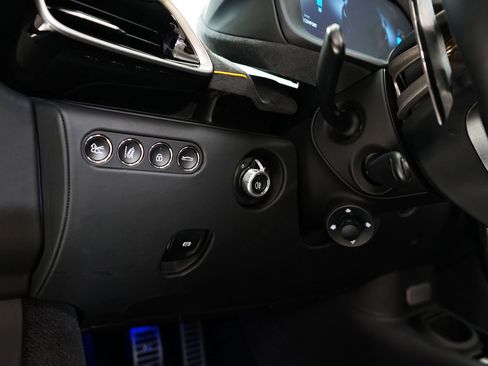 Used 2025 McLaren Artura Spider image 13