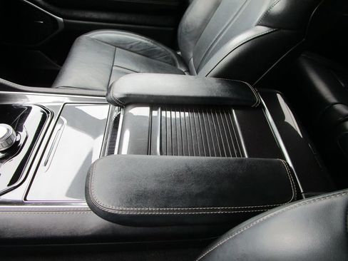 Used 2024 Jeep Wagoneer 2WD image 44