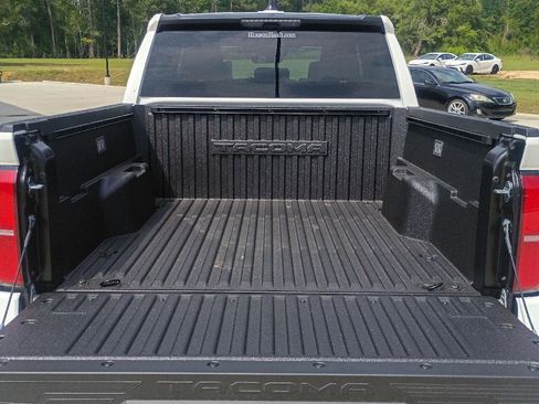 Used 2026 Toyota Tacoma SR5 AWD/4WD image 16