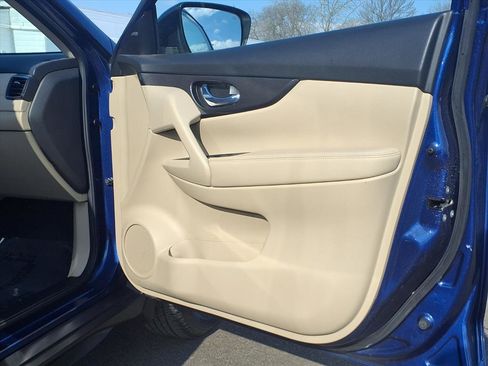 Certified 2019 Nissan Rogue SV image 12