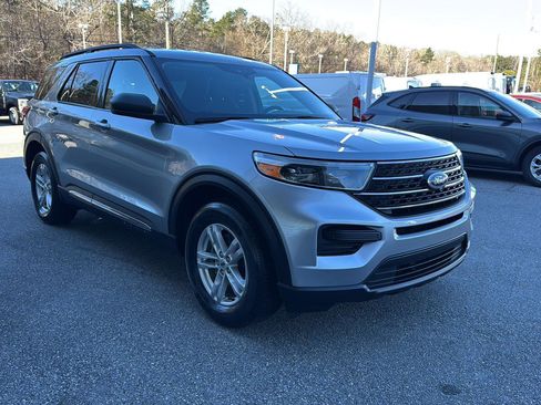 Certified 2023 Ford Explorer XLT image 6