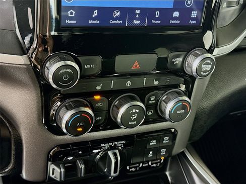 Used 2022 RAM 1500 Big Horn AWD/4WD image 9