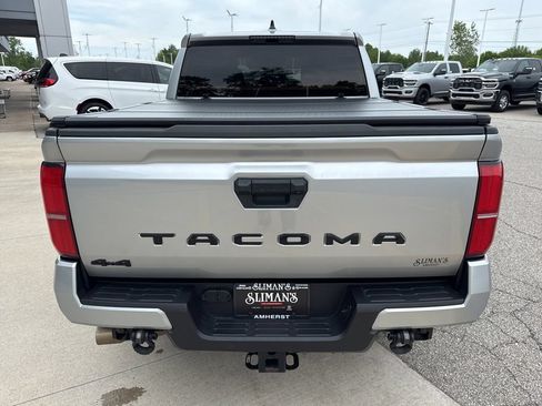 Used 2024 Toyota Tacoma SR5 AWD/4WD image 5