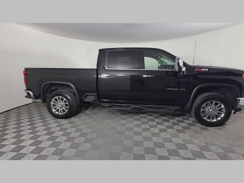 Used 2025 Chevrolet Silverado 2500 LTZ w/ LTZ Plus Package AWD/4WD image 38