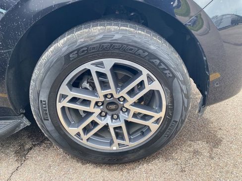 Used 2025 Ford Expedition Active AWD/4WD image 4