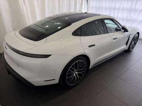 Used 2025 Porsche Taycan image 9