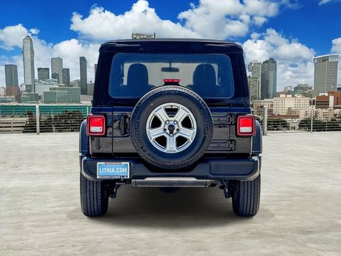 Used 2022 Jeep Wrangler Unlimited Sport AWD/4WD image 5
