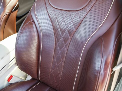 Used 2018 Mercedes-Benz S 560 Sedan image 24