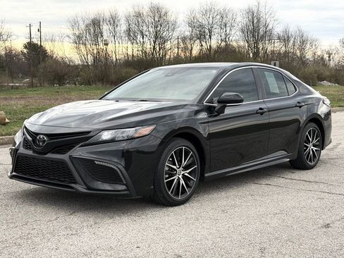 Used 2022 Toyota Camry SE w/ Audio Upgrade Package image 43