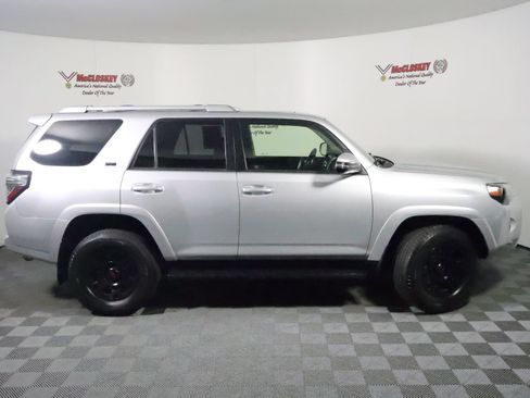 Used 2016 Toyota 4Runner SR5 Premium AWD/4WD image 3