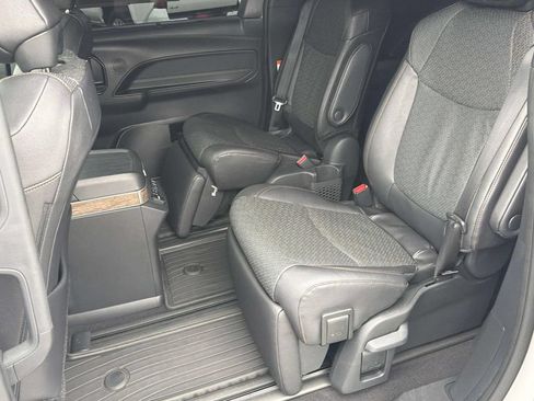 Certified 2025 Toyota Sienna Platinum FWD image 26