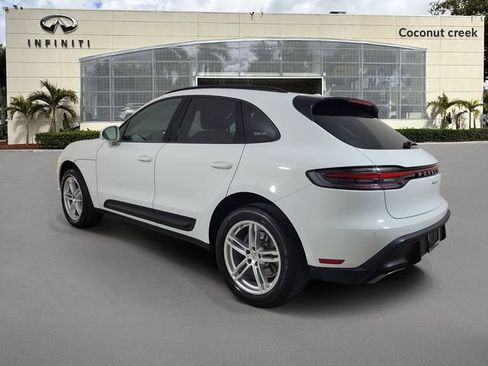 Used 2024 Porsche Macan AWD/4WD image 3