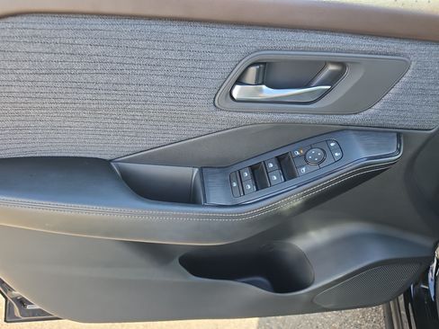 Used 2023 Nissan Rogue SV FWD image 21