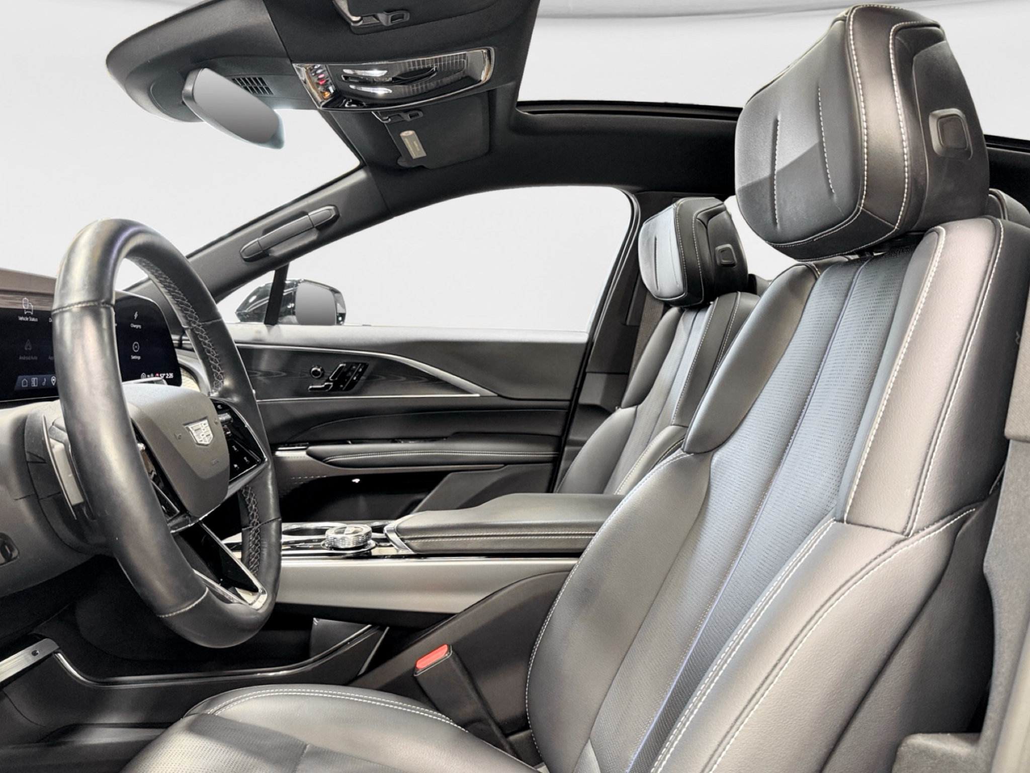 Used 2025 Cadillac Lyriq Luxury AWD/4WD image 16