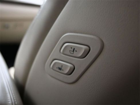 Used 2018 Genesis G90 3.3T Premium image 16