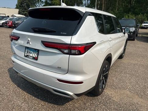 Used 2022 Mitsubishi Outlander SE AWD/4WD image 2