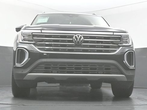 Used 2024 Volkswagen Atlas SE w/ Panoramic Sunroof Package FWD image 50