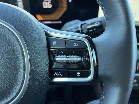 Certified 2025 Kia Carnival EX image 38