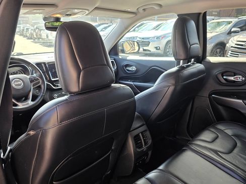 Used 2019 Jeep Cherokee Limited FWD image 25