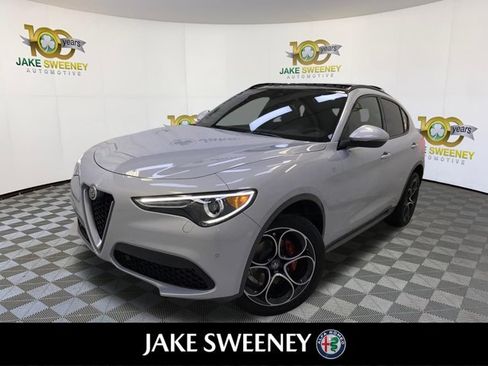 Used 2023 Alfa Romeo Stelvio Ti AWD/4WD image 4