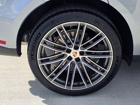 New 2026 Porsche Macan image 31