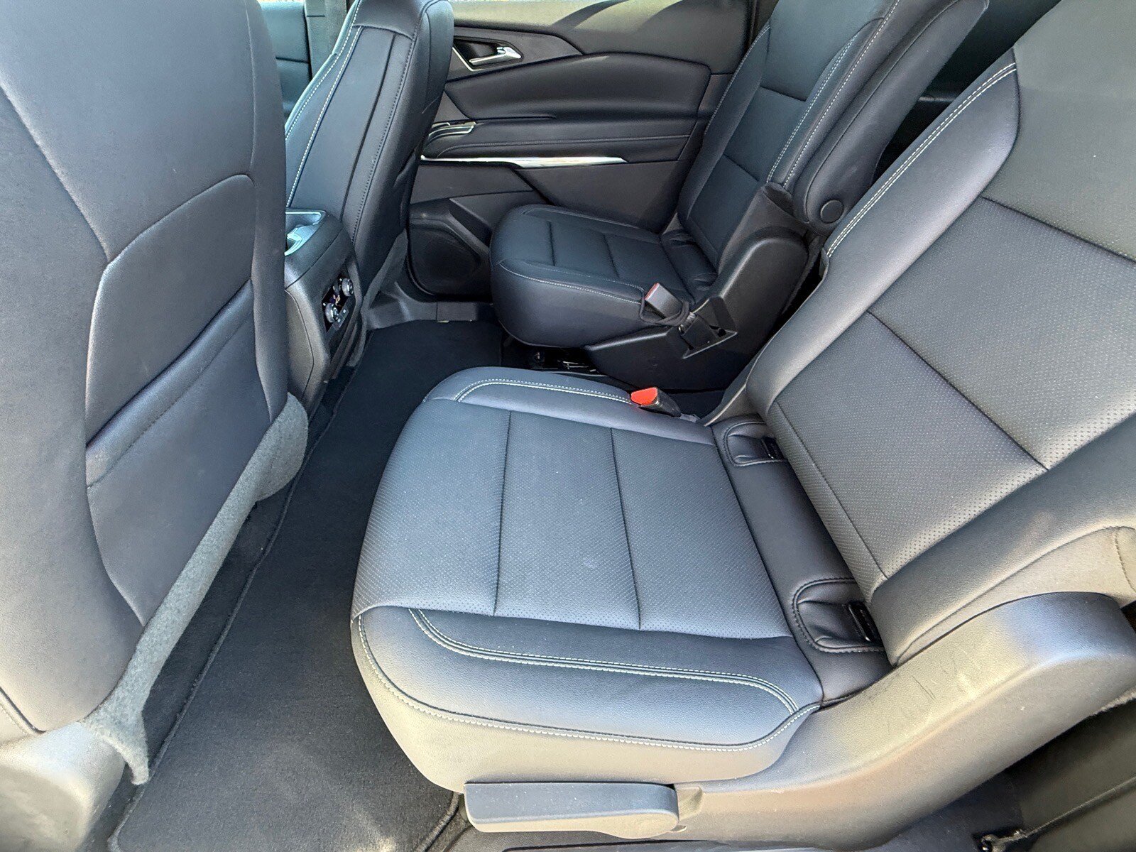 Used 2026 Chevrolet Traverse LT FWD image 12