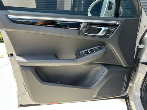 Certified 2026 Porsche Macan image 19