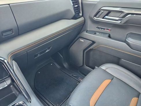 Used 2024 GMC Sierra 1500 AT4 w/ Technology Package AWD/4WD image 29