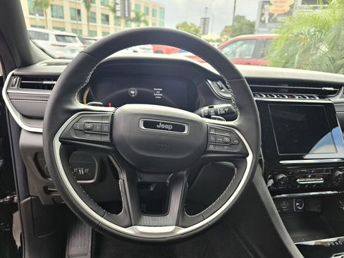 New 2025 Jeep Grand Cherokee L Altitude image 24