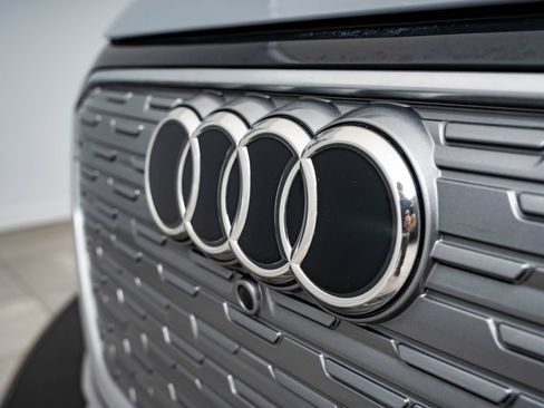 Used 2023 Audi Q4 e-tron Premium Plus w/ Premium Plus RWD image 3