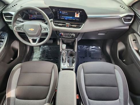 Used 2024 Chevrolet TrailBlazer LT w/ LT Cold Weather Package FWD image 27
