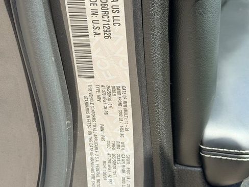 Certified 2024 Jeep Grand Cherokee Overland w/ Luxury Tech Group IV AWD/4WD image 32