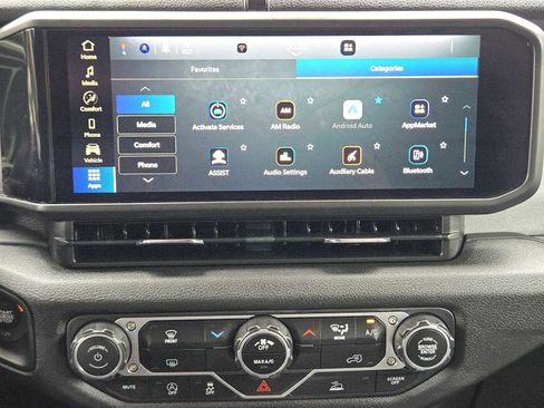 Used 2025 Jeep Wrangler Sport image 17