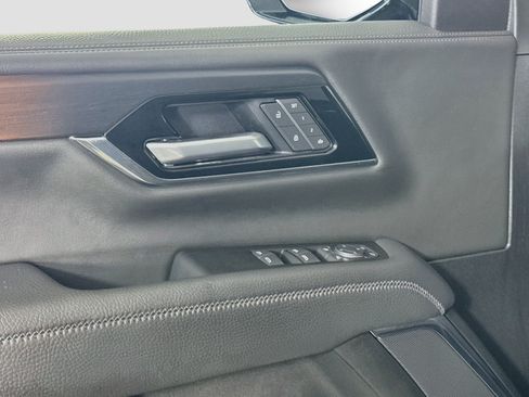 Used 2026 GMC Yukon Denali AWD/4WD image 24