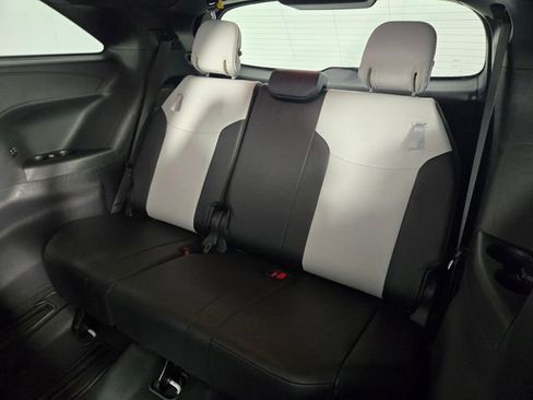 Used 2025 Toyota Sienna XSE FWD image 18