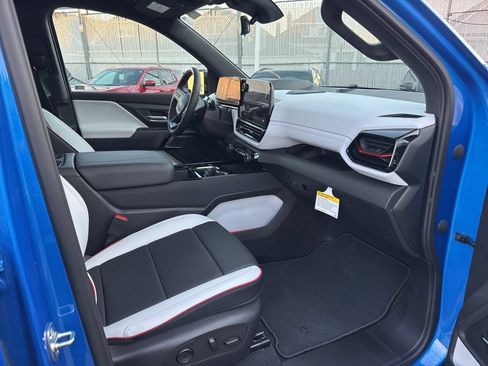 Used 2025 Chevrolet Silverado EV RST AWD/4WD image 9