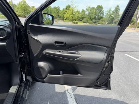 Used 2019 Nissan Kicks S FWD image 17