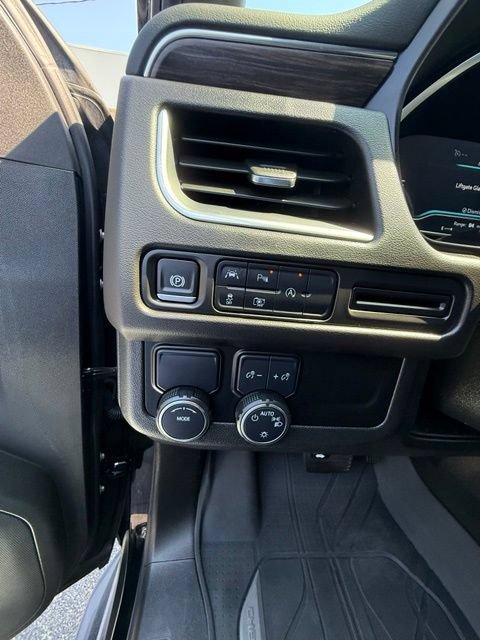 Used 2024 Chevrolet Tahoe LT w/ Luxury Package RWD image 12