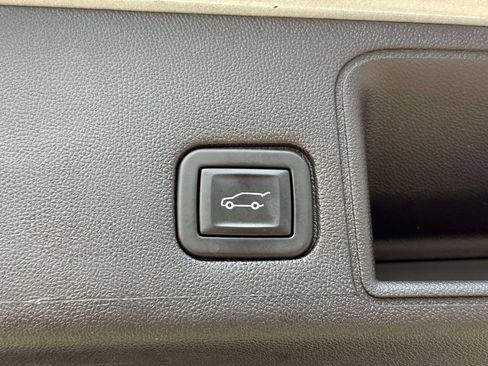 Used 2023 GMC Terrain SLT w/ LPO, Floor Liner Package FWD image 18