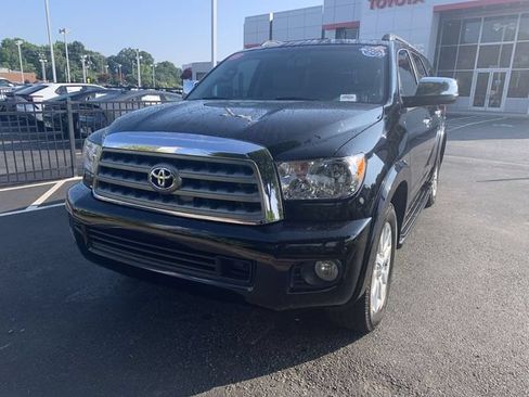 Used 2017 Toyota Sequoia Platinum AWD/4WD image 4
