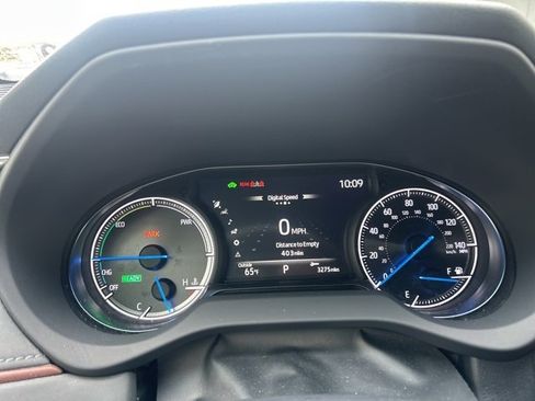Used 2021 Toyota Venza Limited image 23