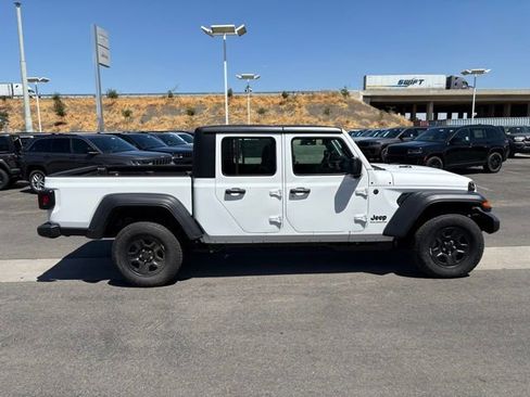 New 2026 Jeep Gladiator Sport AWD/4WD image 8
