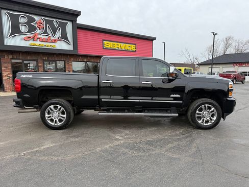 Used 2019 Chevrolet Silverado 2500 High Country w/ Duramax Plus Package image 10