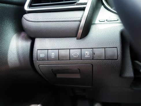 Used 2021 Toyota Camry SE image 25