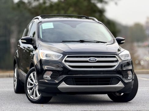 Used 2018 Ford Escape Titanium image 3