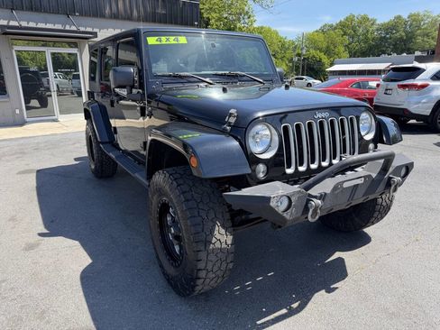 Used 2016 Jeep Wrangler Unlimited Sahara w/ Connectivity Group AWD/4WD image 34