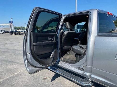 Used 2022 RAM 2500 Tradesman w/ Chrome Appearance Group AWD/4WD image 27