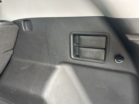 Used 2024 GMC Terrain SLT FWD image 20